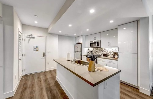 Irvine Business Complex Apartment | Modern 1BR | Kitchen + Laundry | Near Orange County Airport