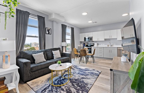 Everett Apartment | Modern 1BR Near Encore Boston 3825