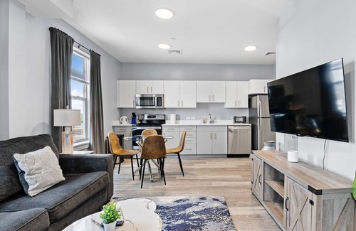 Everett Apartment | Modern 1BR Near Encore Boston 3825