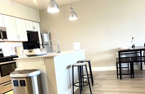 North Rose Hill Apartment | Modern 1BR Unit Central Location Near Downtown Kirkland And Evergreen Hospital