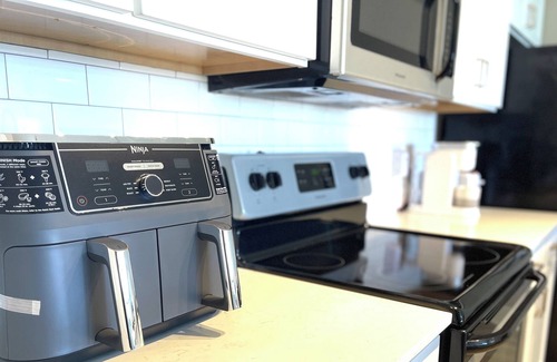 North Rose Hill Apartment | Modern 1BR Unit Central Location Near Downtown Kirkland And Evergreen Hospital
