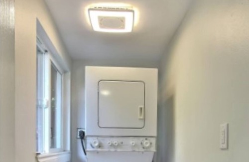 East Queen Anne House | Modern 1BR Unit in Queen Anne