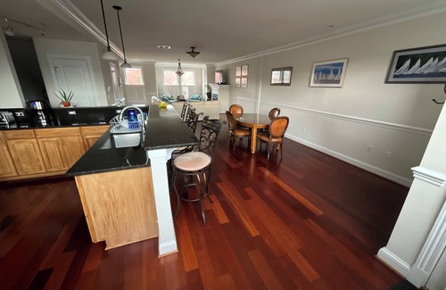 Capitol Hill Condo | Modern 2,000 sqft Capitol Hill luxury condo: fireplace, free parking and WiFi