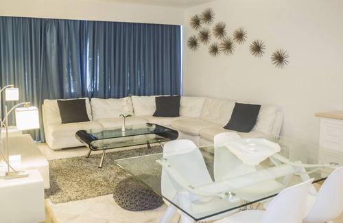 La Isla Apartment | ⚓⚓ Modern 2 Bd Condo Right On The Beach⚓⚓