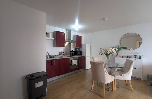 Salford Apartment | Modern 2 Bed, 1 bath, 1 ensuite - Salford