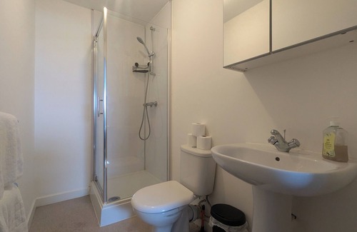 Salford Apartment | Modern 2 Bed, 1 bath, 1 ensuite - Salford