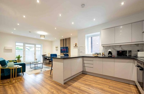 Manchester Apartment | Modern 2-Bed Apartment with Parking