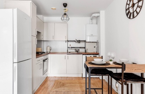 West Ham Apartment | Modern 2-bed Apartment in Stratford