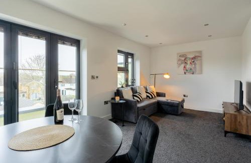 Oxford Apartment | Modern 2-Bed Apartment with Balcony, Close To Oxford City Centre With Free Parking