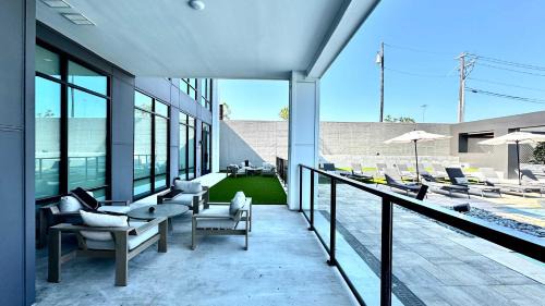 McNeil Apartment | Modern 2- Bed Apt Pool & Gym