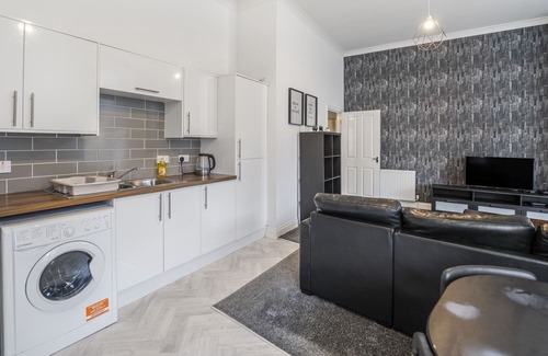 Airdrie Apartment | Modern 2 Bed City Centre Apartment