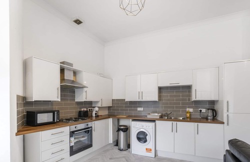 Airdrie Apartment | Modern 2 Bed City Centre Apartment