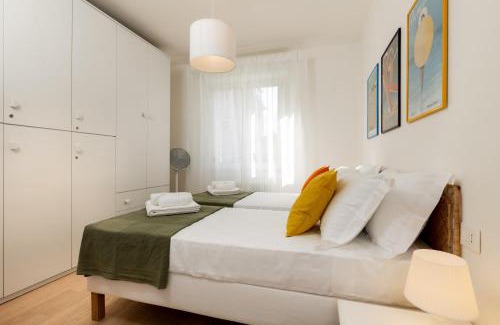 Marina Centro Apartment | Modern 2-bed flat, 250m from sea