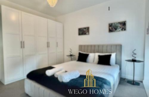 Moffat Apartment | Modern 2-Bed Flat Balcony View