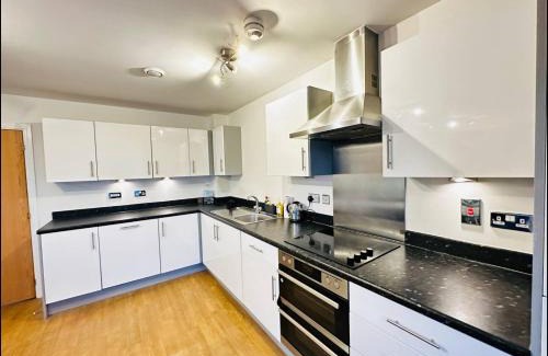 Brooklands Apartment | Modern 2 Bed Flat with Balcony, Easy London Access