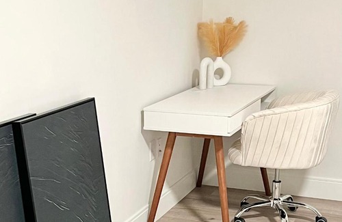 Quincy Apartment | Modern 2 Bed Furnished Apartment in Quincy