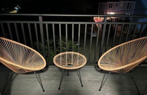 Quincy Apartment | Modern 2 Bed Furnished Apartment in Quincy