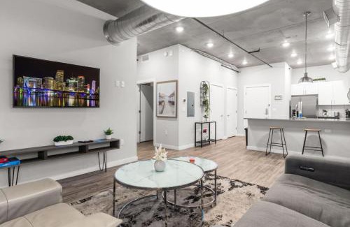 St. Petersburg - Clearwater Apartment | Modern 2 Bed Getaway Steps from Tropicana Field