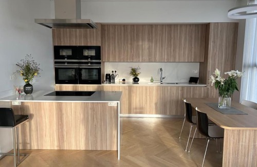 Golders Green Apartment | Modern 2 Bed Penthouse with Large Terrace and View