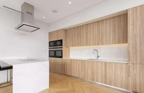 Golders Green Apartment | Modern 2 Bed Penthouse with Large Terrace and View