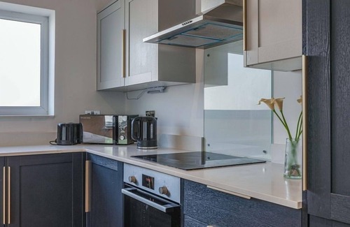 Reading House | Modern 2 Bed Reading House- City Centre- Near Reading Uni, Hospital & the Oracle