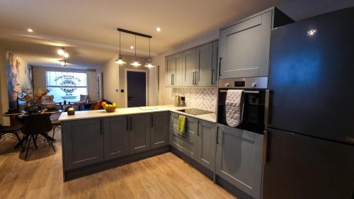 Brighton House | Modern 2-Bed Townhouse - Free Private Parking