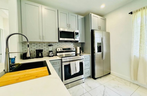 Fort Lauderdale House | Modern 2-Bedroom Retreat Near Beach & Airport
