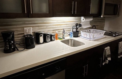 Southfield Apartment | Modern 2 Bedroom 2 Bathroom Loft Near All Major Freeways