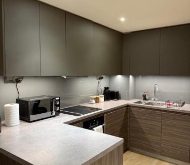 Whittington Apartment | Modern 2-Bedroom 2-Bath Apartment-Stylish&Spacious