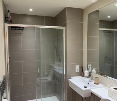 Whittington Apartment | Modern 2-Bedroom 2-Bath Apartment-Stylish&Spacious