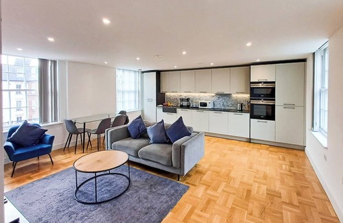 West Kensington Apartment | Modern 2 Bedroom 2 Bathroom Apartment