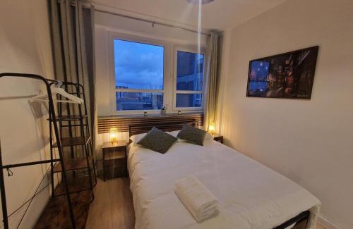 Woolwich Apartment | Modern 2 bedroom 2 Bathroom Flat, Free Parking in Woolwich