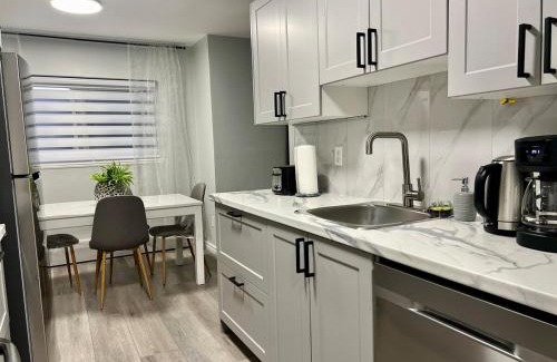 Kitchener Apartment | Modern 2 bedroom, 2 king beds, close to Hwy
