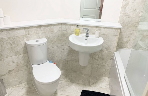 Rushmoor District Apartment | Modern - 2 Bedroom Apartment - Farnborough