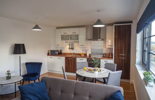 Rushmoor District Apartment | Modern 2 Bedroom Apartment in Central Farnborough