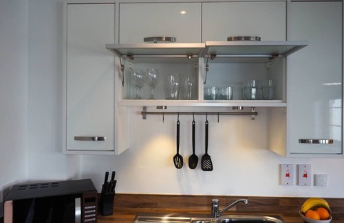 Rushmoor District Apartment | Modern 2 Bedroom Apartment in Central Farnborough
