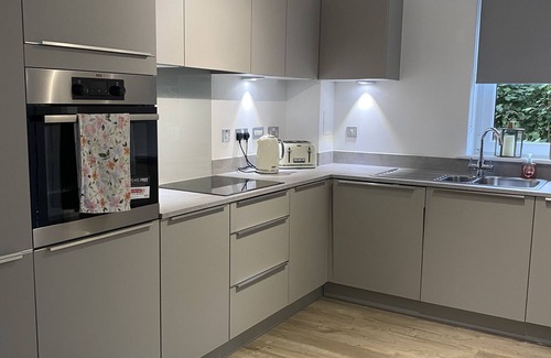 Leith Apartment | Modern 2 bedroom apartment located in central Edinburgh ,Free Parking