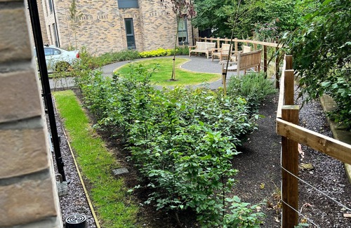 Leith Apartment | Modern 2 bedroom apartment located in central Edinburgh ,Free Parking