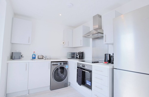Coventry Apartment | Modern 2-bedroom Apartment with Balcony