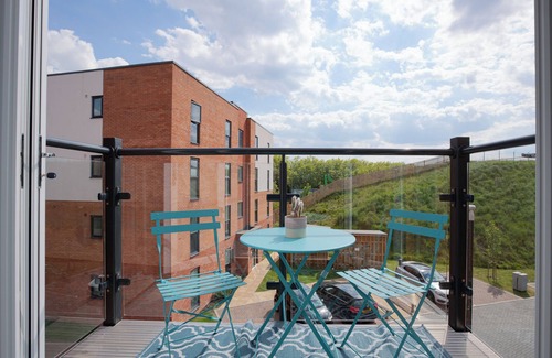 Coventry Apartment | Modern 2-bedroom Apartment with Balcony