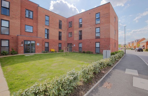 Coventry Apartment | Modern 2-bedroom Apartment with Balcony