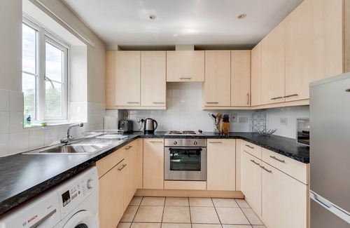 Oxford Apartment | Modern 2 Bedroom Apartment in popular Jericho !