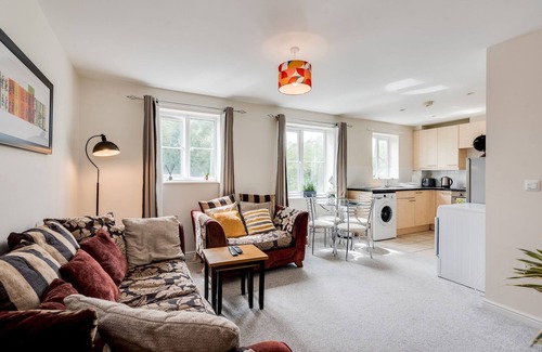 Oxford Apartment | Modern 2 Bedroom Apartment in popular Jericho !