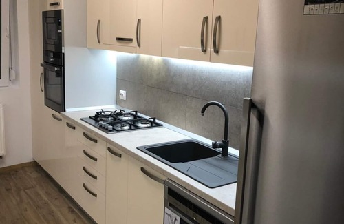 Oradea Apartment | Modern 2 bedroom apartment by Kaufland & Lotus 2 shopping area in Oradea