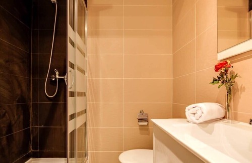 El Poble-sec Apartment | Modern 2 Bedroom Flat in Trendy Poble Sec
