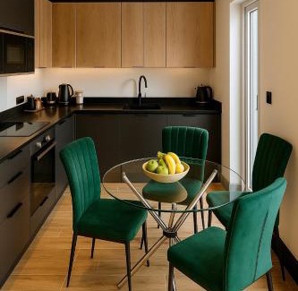 North Finchley Apartment | Modern 2-Bedroom Flat with Balcony in Central Location