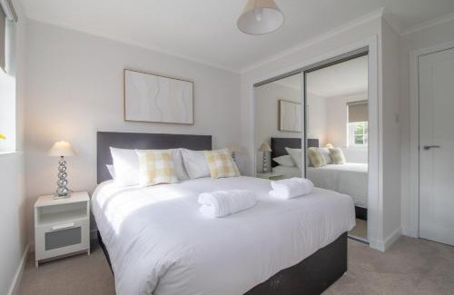 Airdrie House | Modern 2-Bedroom Home near Glasgow & Edinburgh