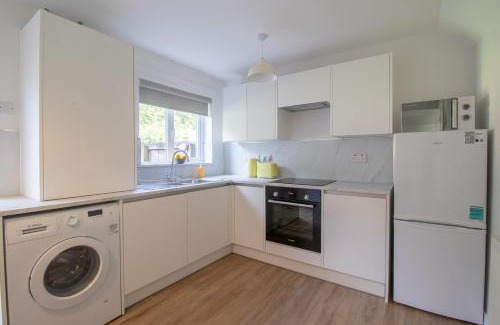 Airdrie House | Modern 2-Bedroom Home near Glasgow & Edinburgh