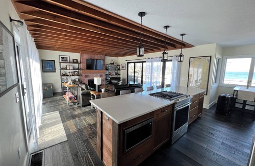Beachwood-Bluffton House | Modern 2-bedroom house in quaint Muskegon Overlooking Muskegon Lake & Yacht Club
