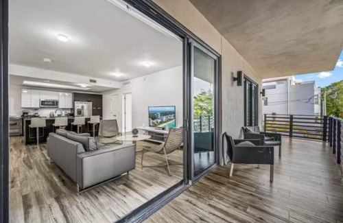 Coconut Grove Apartment | modern 2 bedroom in heart of coconut grove